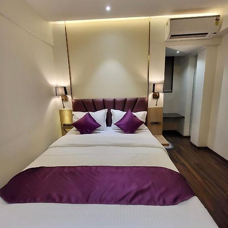 Vishal Hall Hotel Bombay Eksteriør billede