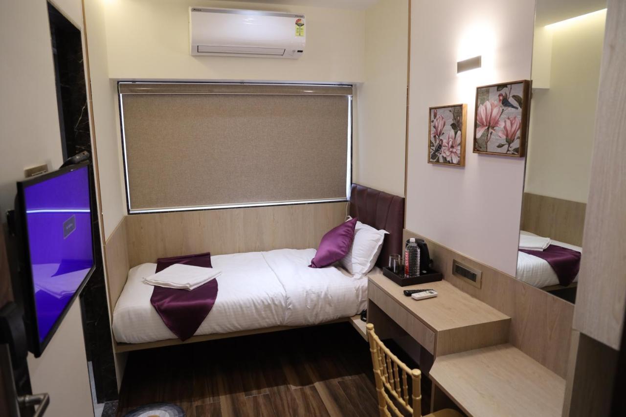 Vishal Hall Hotel Bombay Eksteriør billede