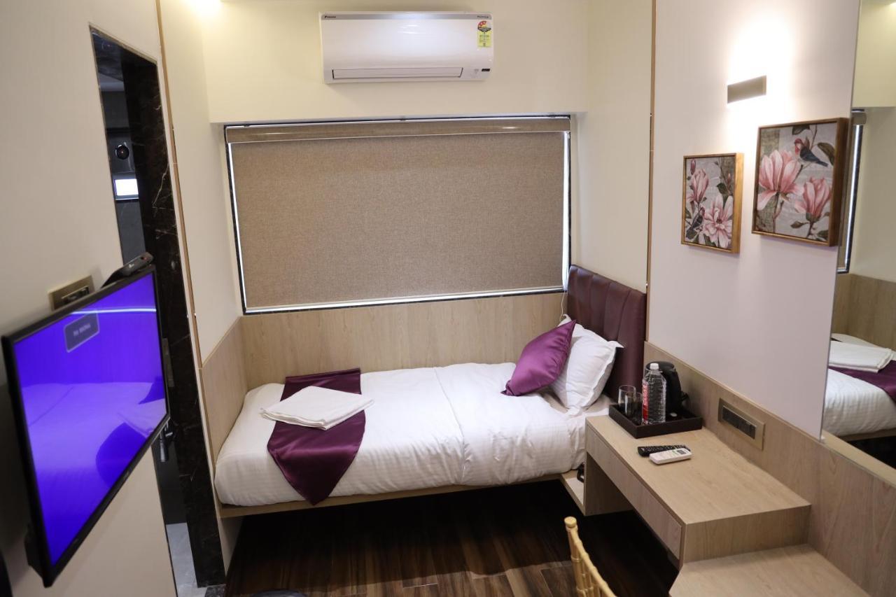 Vishal Hall Hotel Bombay Eksteriør billede