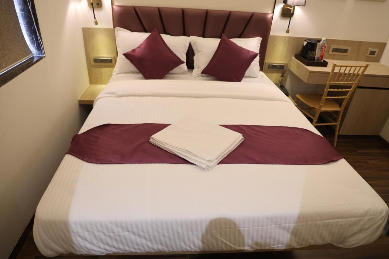 Vishal Hall Hotel Bombay Eksteriør billede