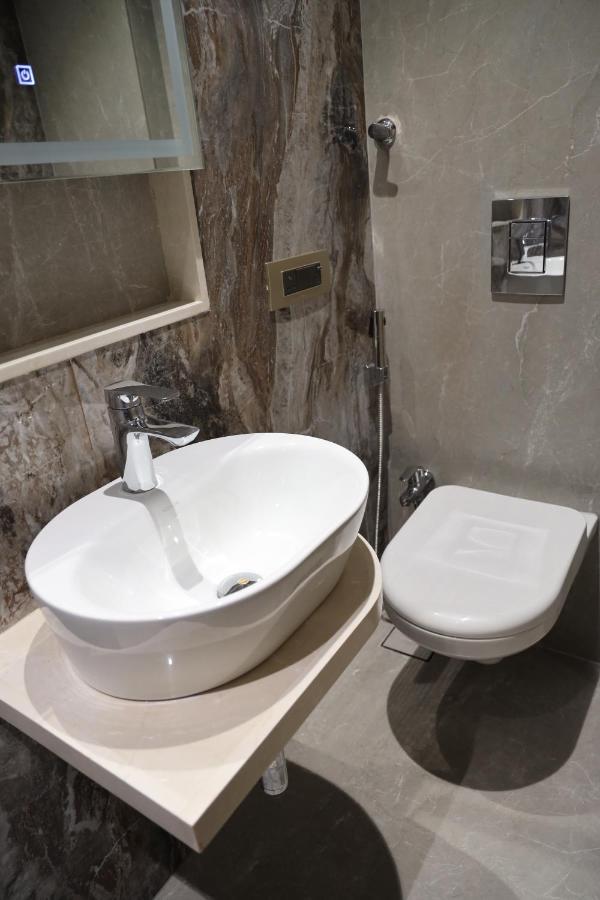 Vishal Hall Hotel Bombay Eksteriør billede