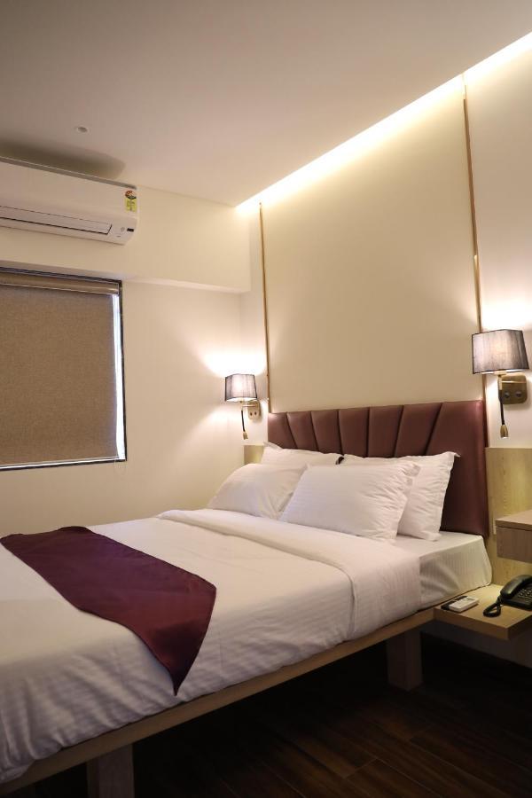 Vishal Hall Hotel Bombay Eksteriør billede
