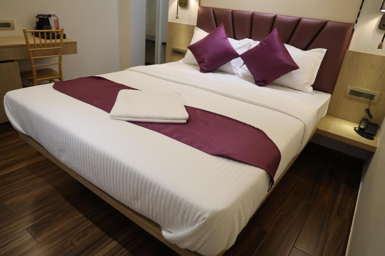 Vishal Hall Hotel Bombay Eksteriør billede