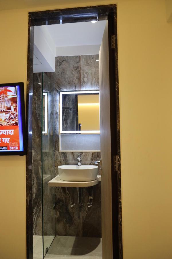 Vishal Hall Hotel Bombay Eksteriør billede