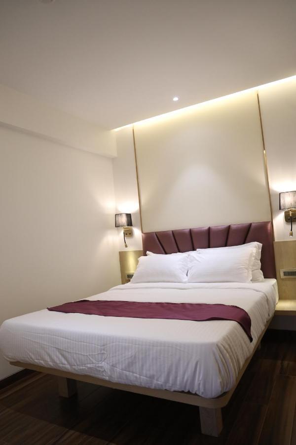 Vishal Hall Hotel Bombay Eksteriør billede