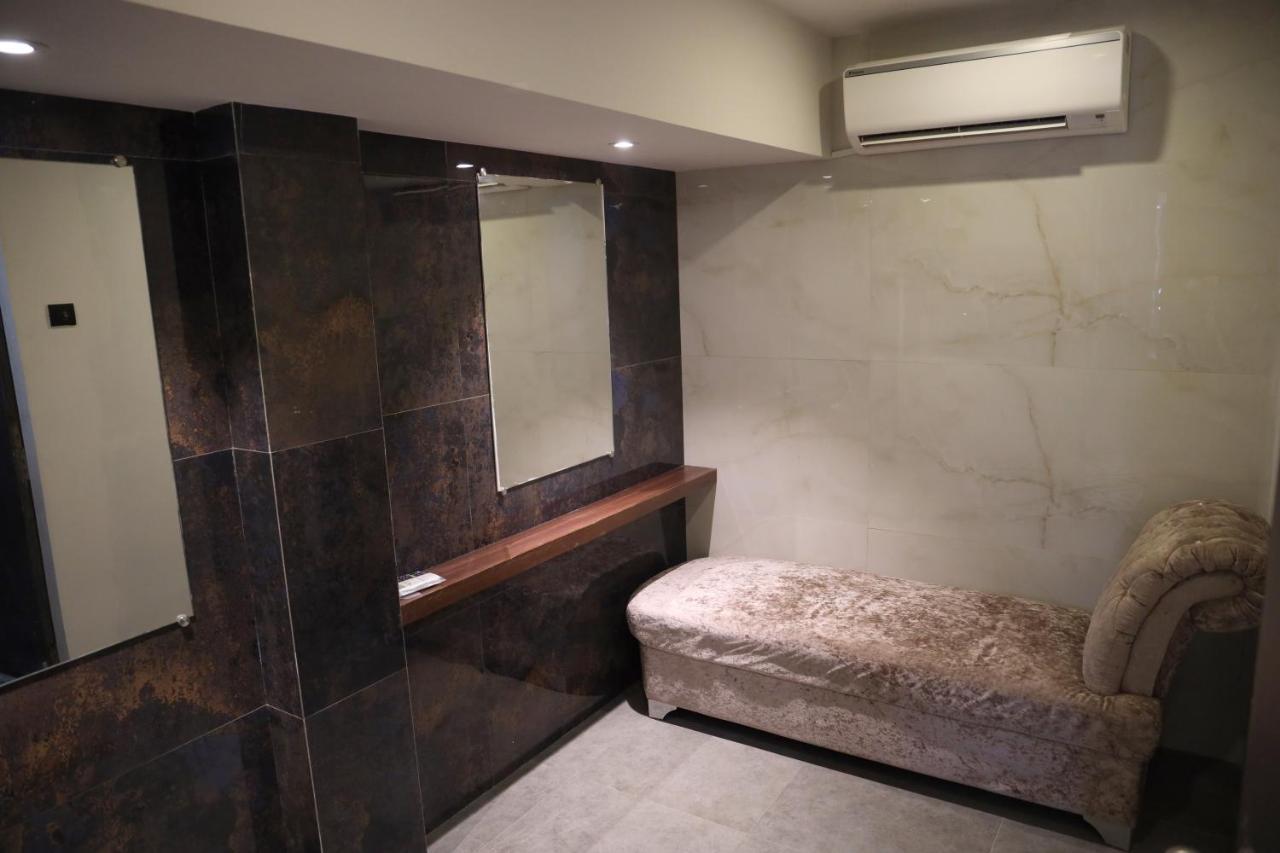 Vishal Hall Hotel Bombay Eksteriør billede