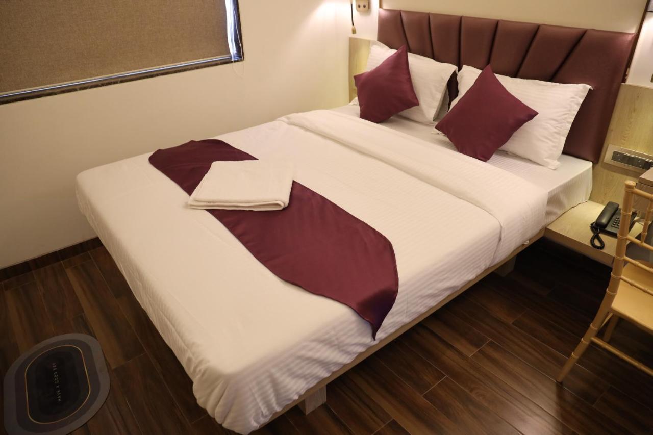 Vishal Hall Hotel Bombay Eksteriør billede
