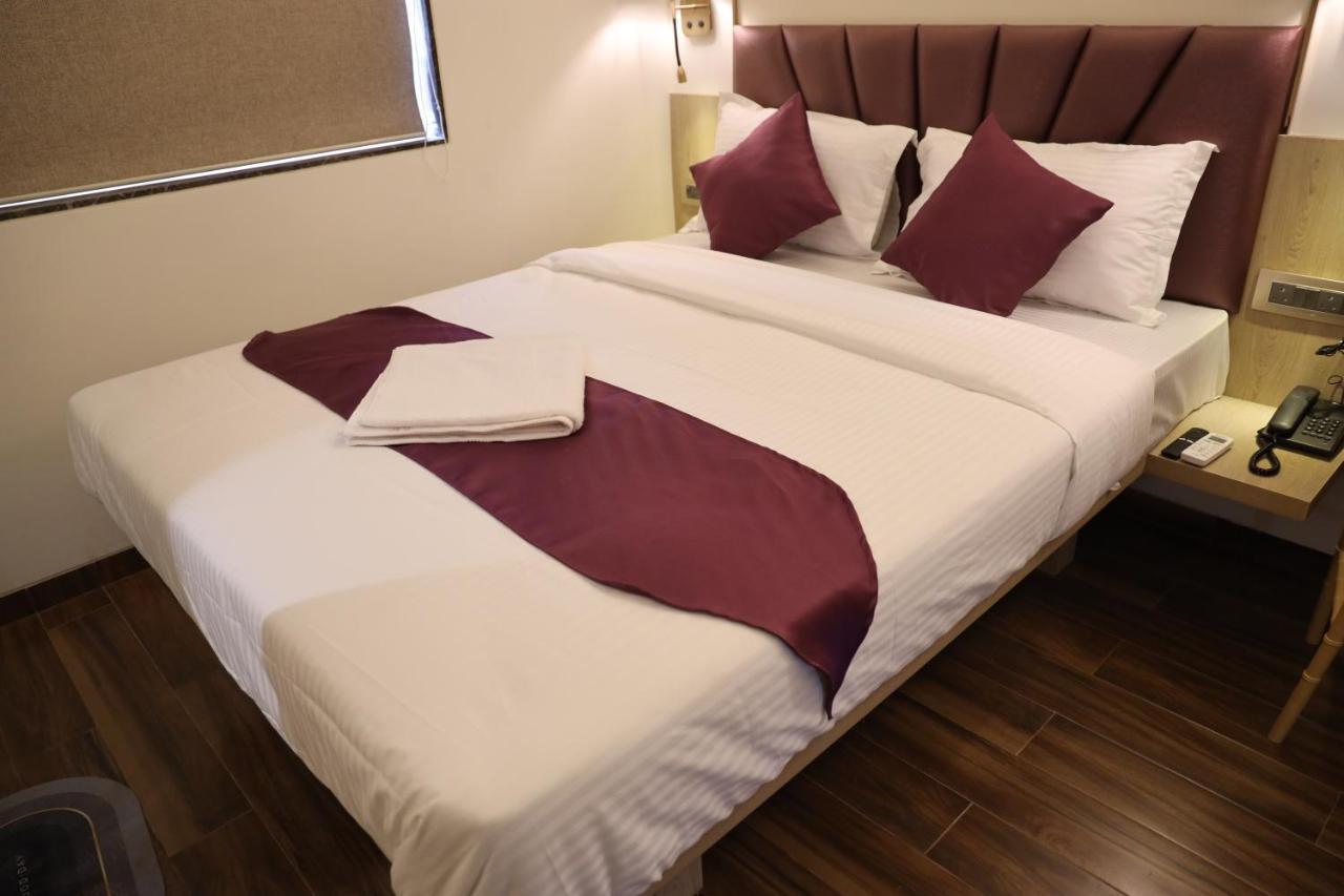 Vishal Hall Hotel Bombay Eksteriør billede