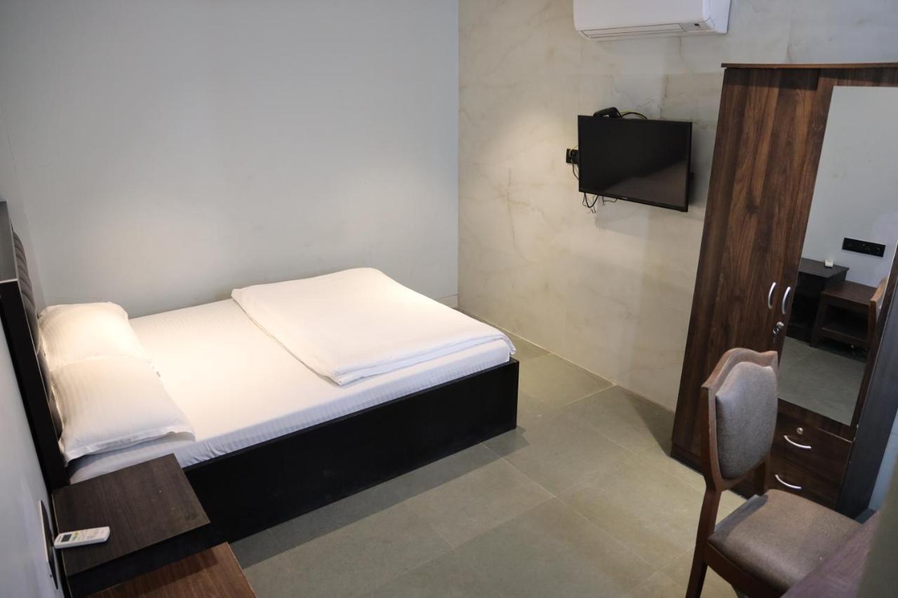Vishal Hall Hotel Bombay Eksteriør billede