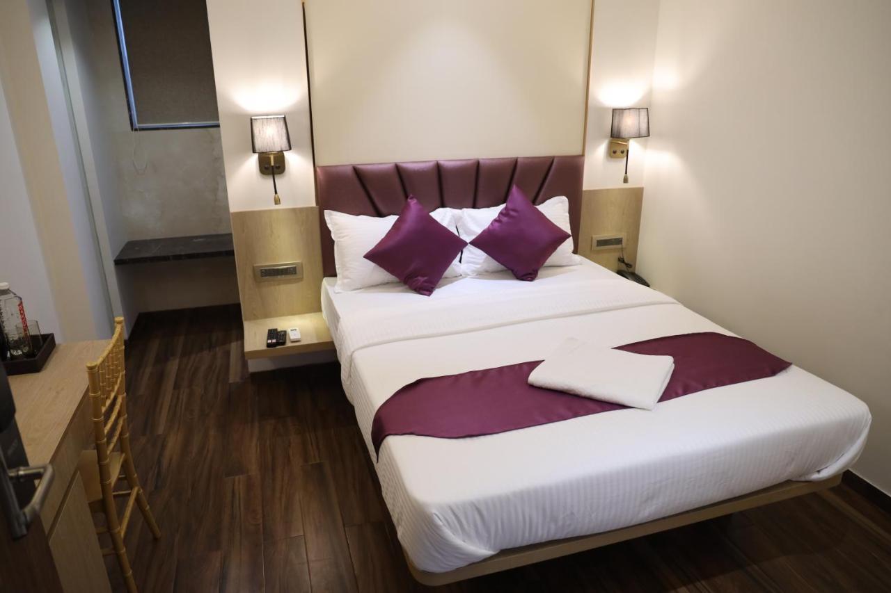 Vishal Hall Hotel Bombay Eksteriør billede