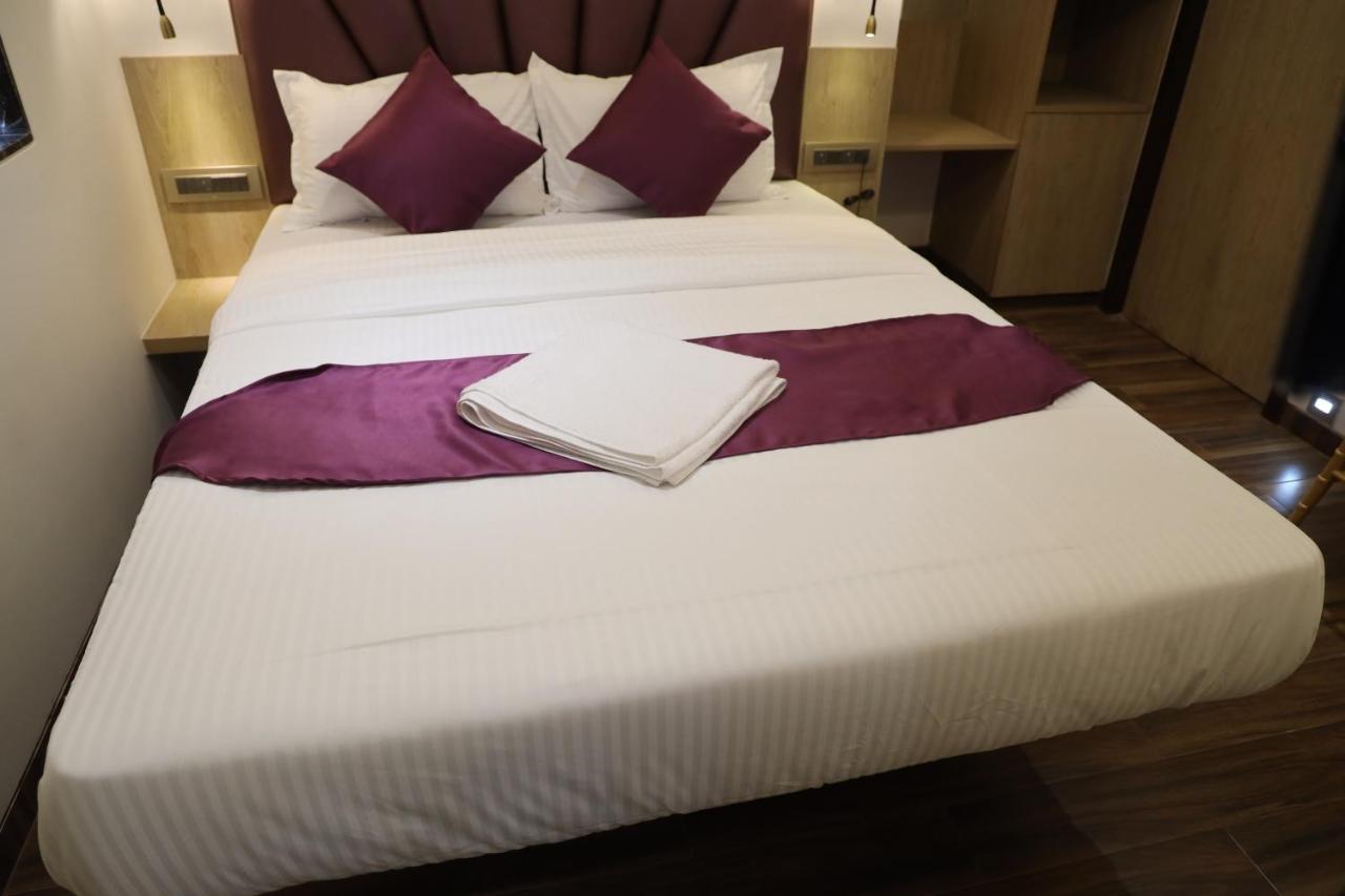 Vishal Hall Hotel Bombay Eksteriør billede