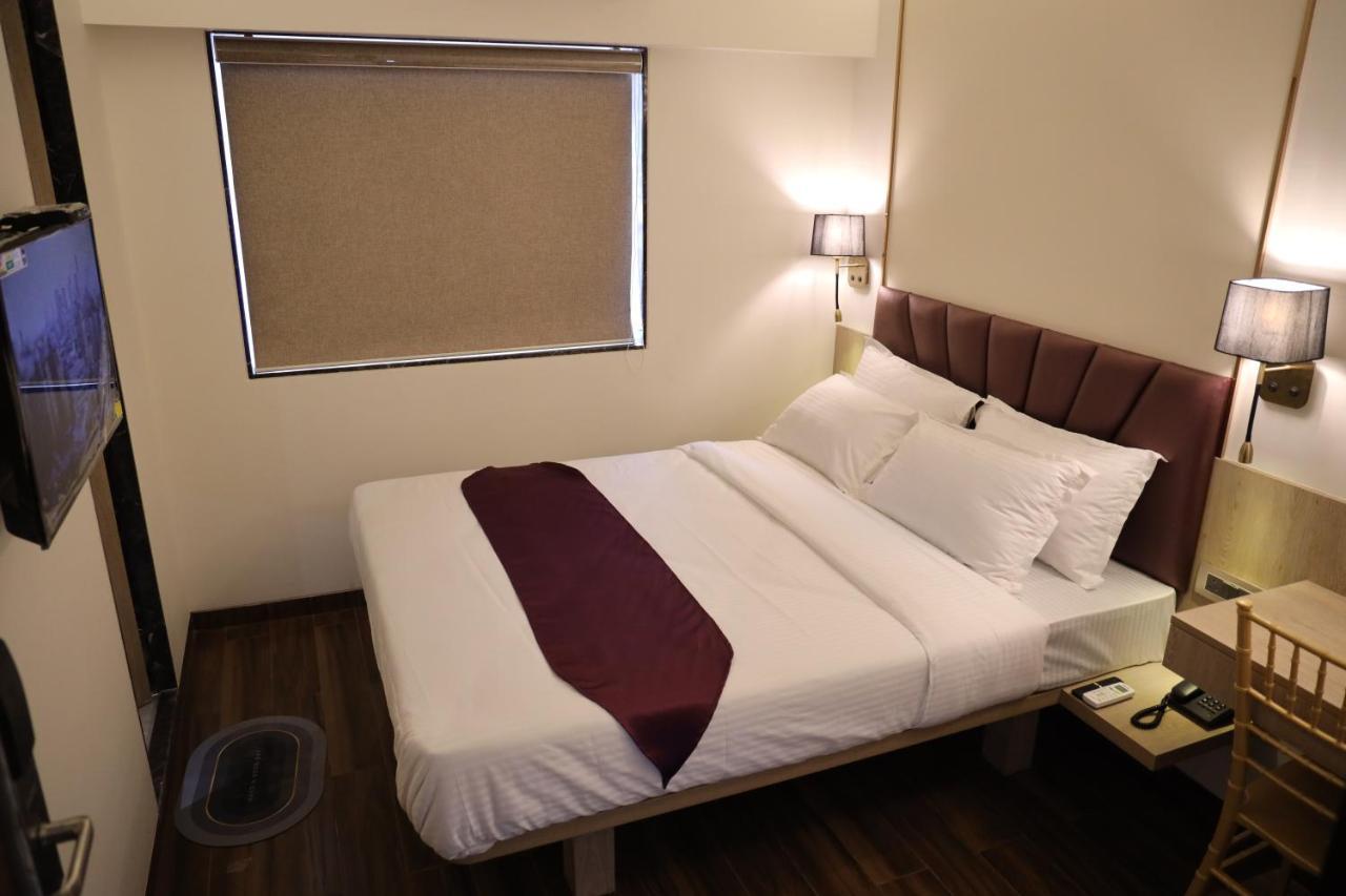 Vishal Hall Hotel Bombay Eksteriør billede