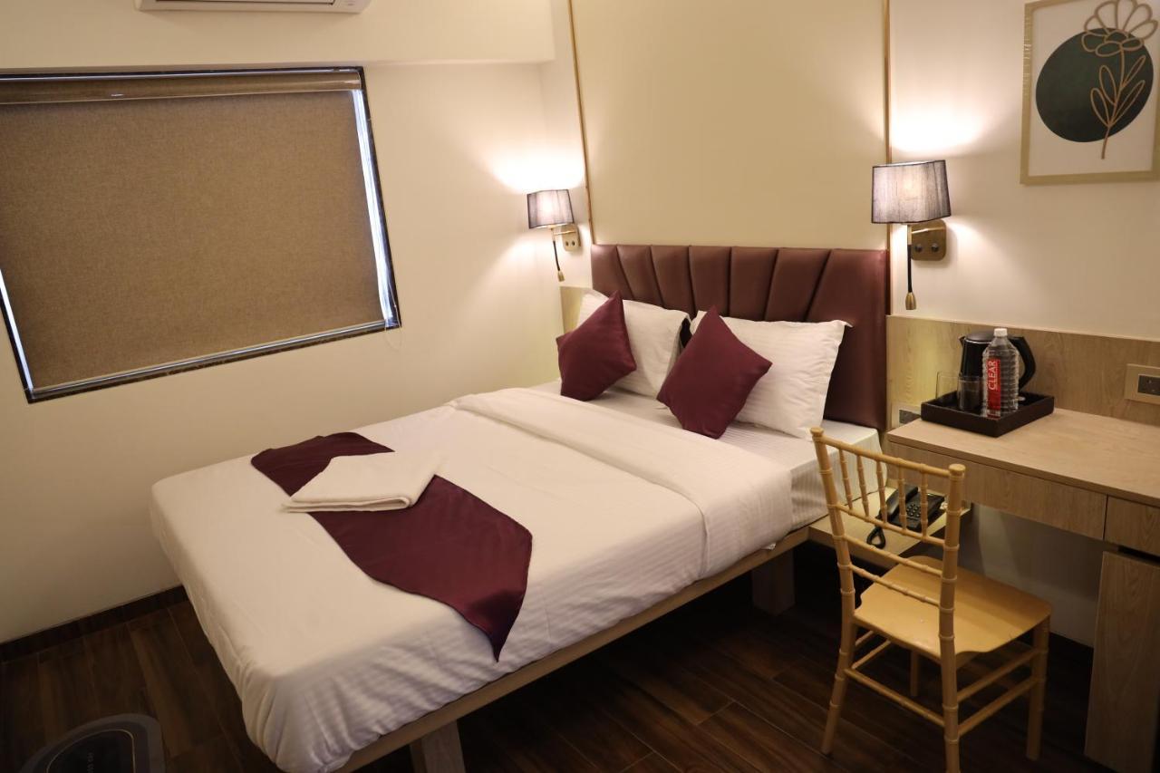 Vishal Hall Hotel Bombay Eksteriør billede