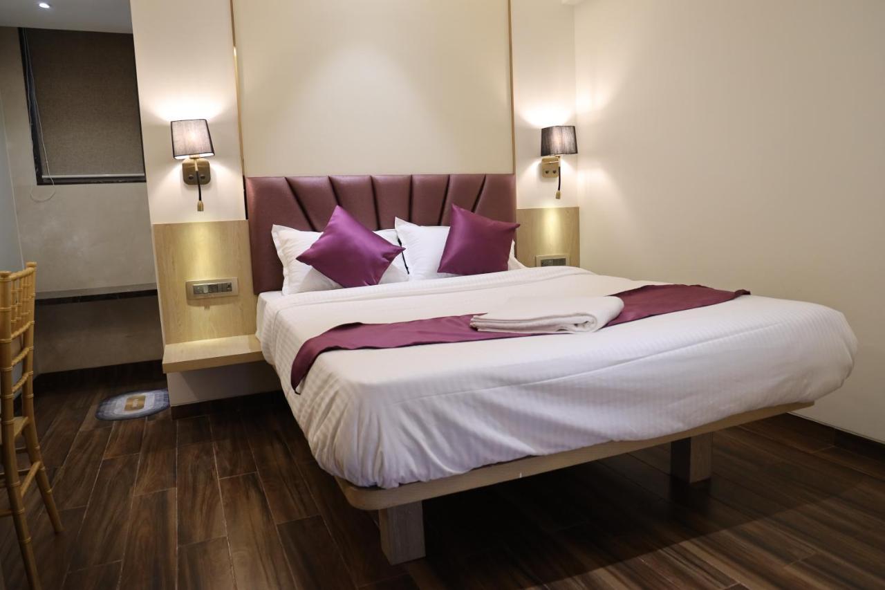 Vishal Hall Hotel Bombay Eksteriør billede