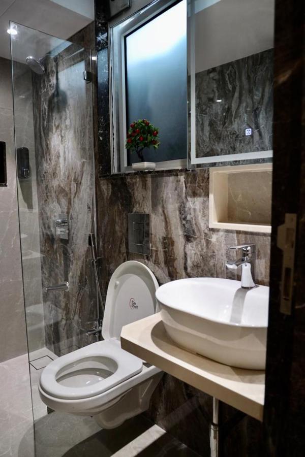 Vishal Hall Hotel Bombay Eksteriør billede