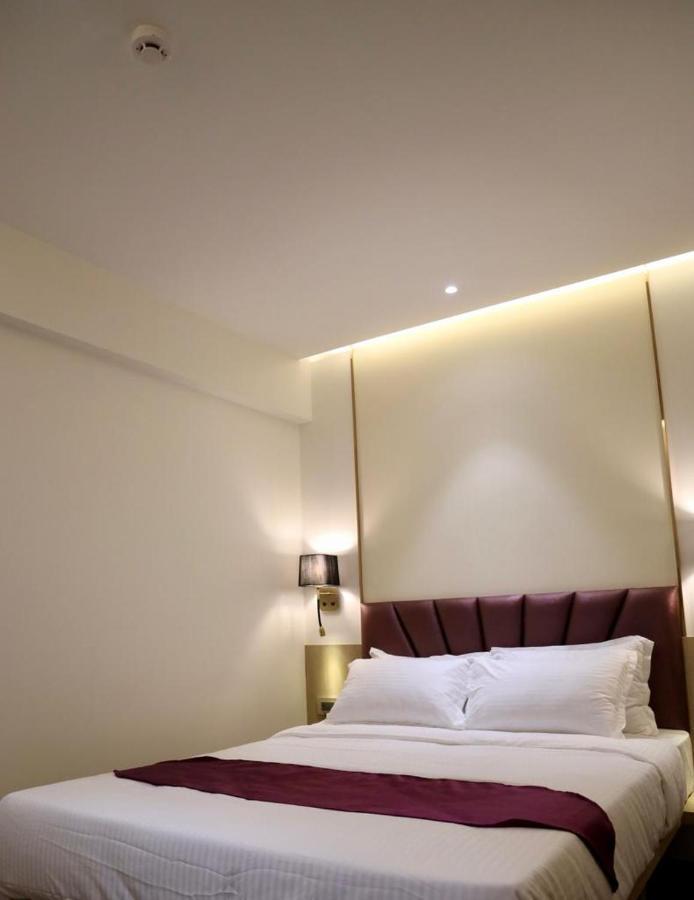 Vishal Hall Hotel Bombay Eksteriør billede