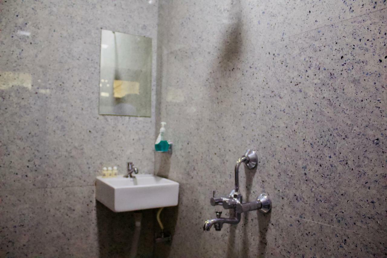Vishal Hall Hotel Bombay Eksteriør billede